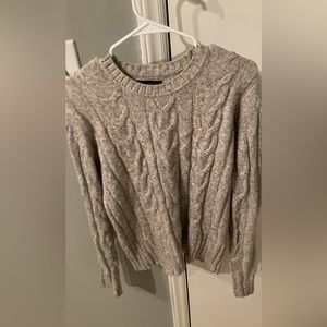 Banana Republic gray women’s sweater
